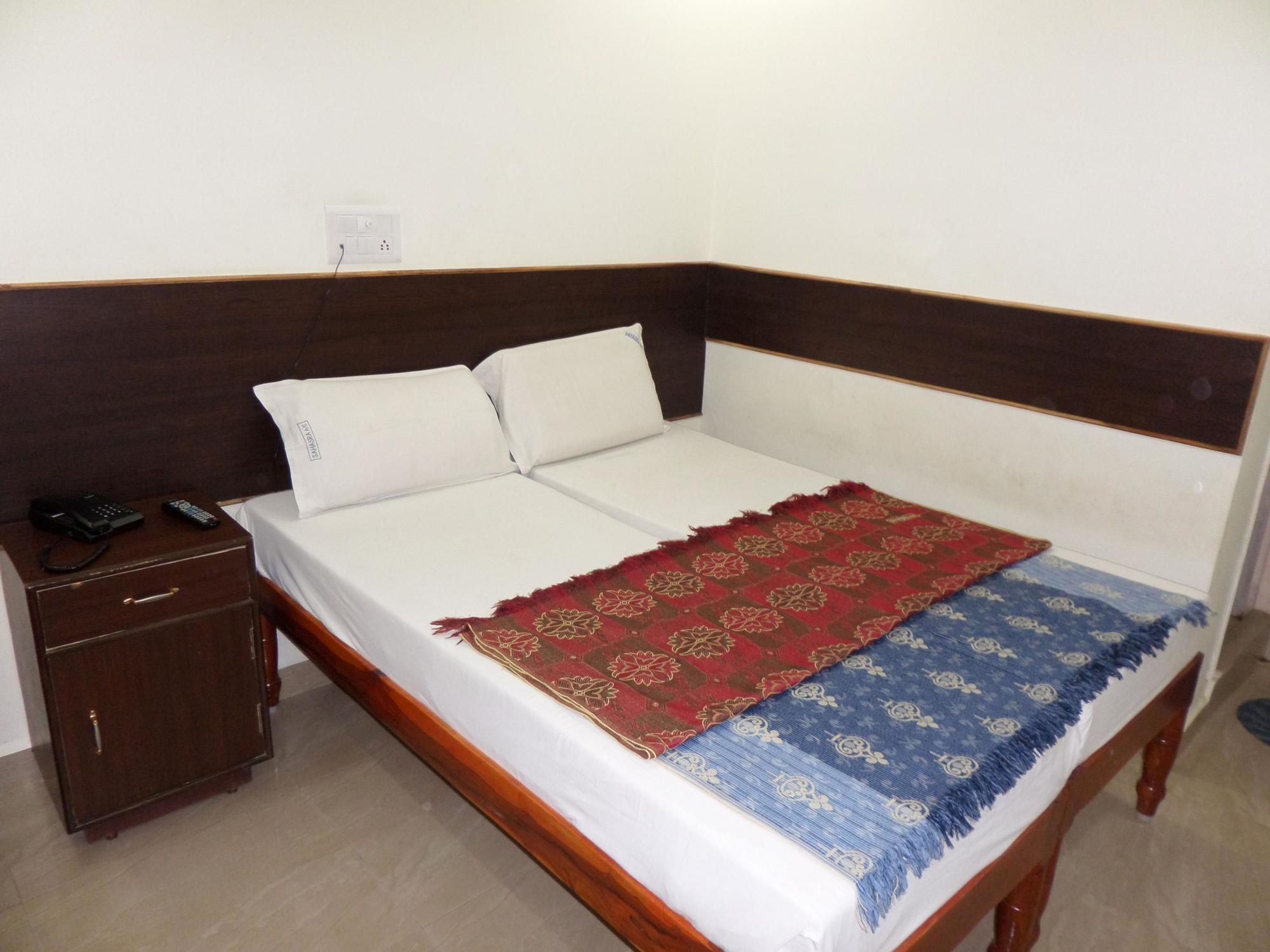 Hotel Sahasra Residency Tirupati Exteriör bild