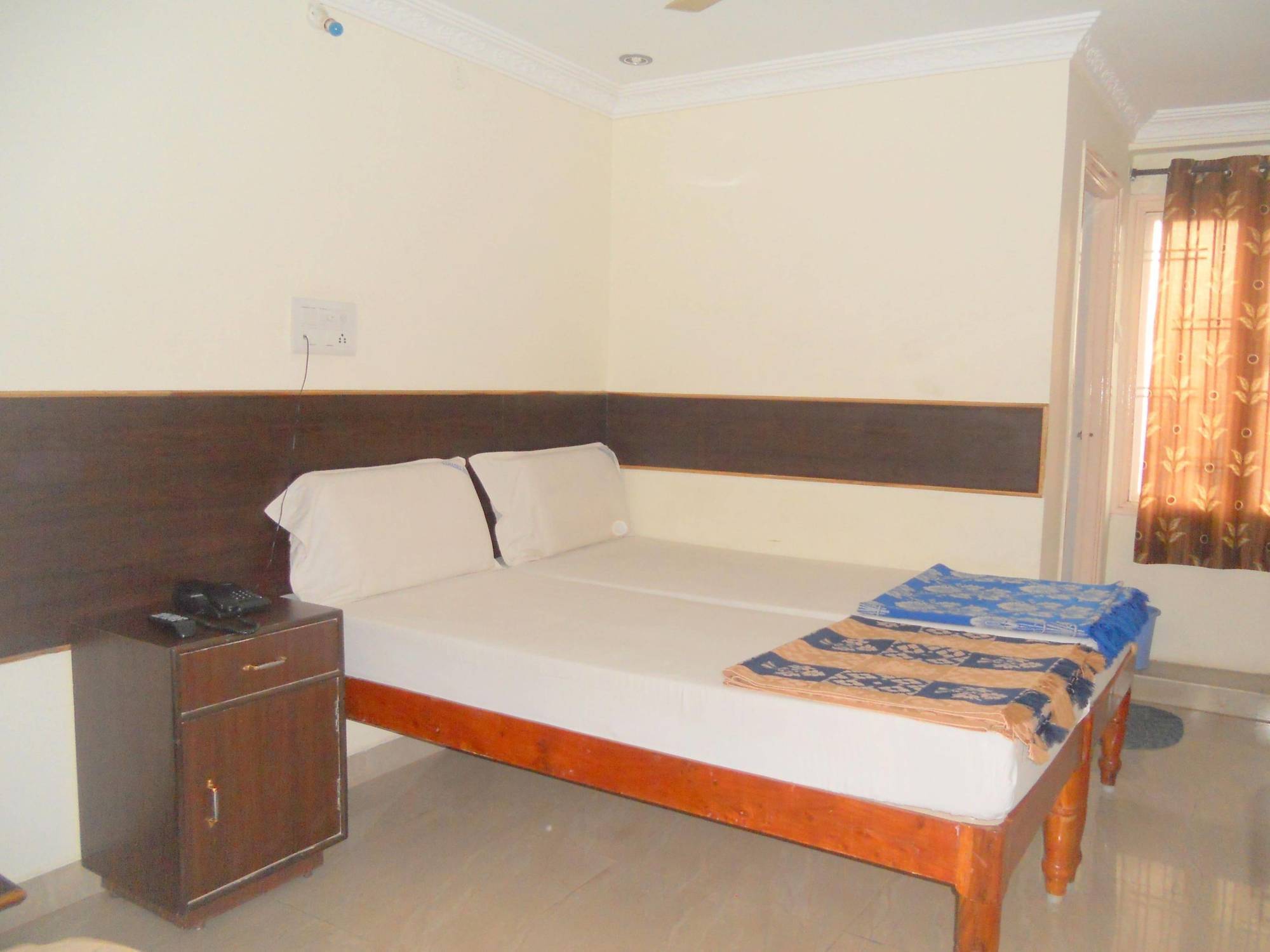 Hotel Sahasra Residency Tirupati Exteriör bild
